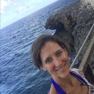 Meet your Posher, Deedee